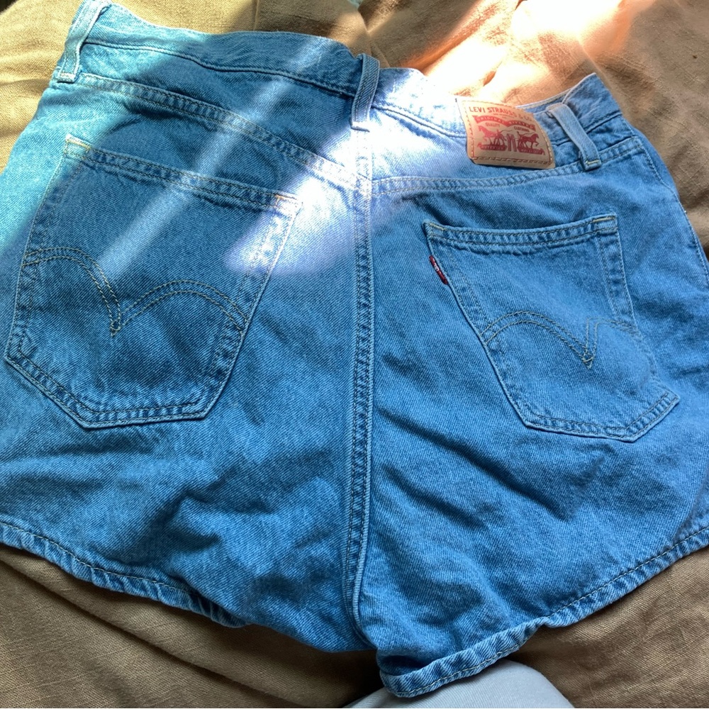 Levi high waisted mom short